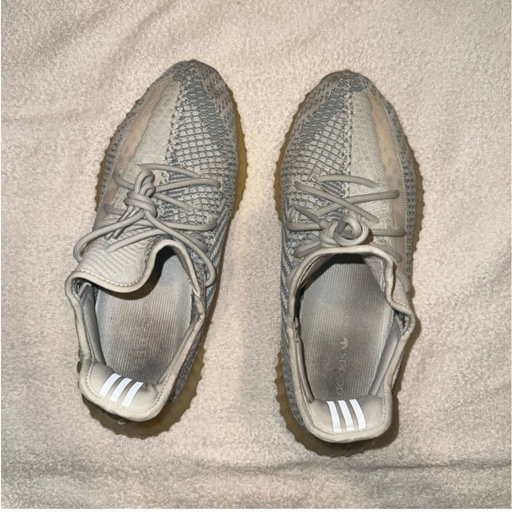 Yeezy Boost V2. Men’s 11. Cloth white. Box included.